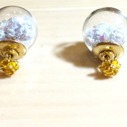 値下げしました♪星くずガラスドームキャッチバラピアス♬ホワイト♬16mm♪☆petiteLila☆ 4枚目の画像