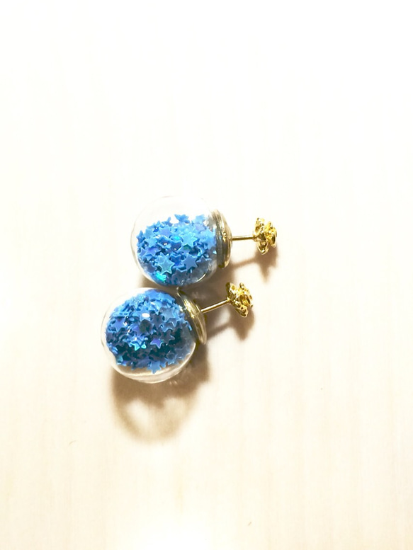 星くずガラスドームキャッチバラピアス♬ブルー♬14mm♪☆petiteLila☆ 4枚目の画像