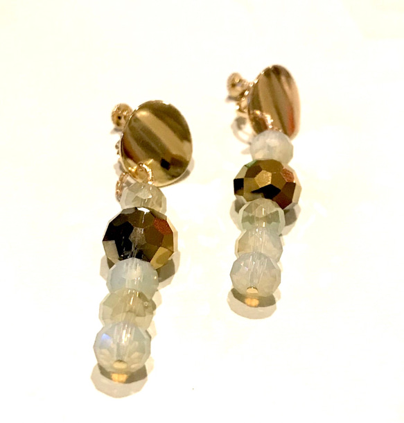 ゴールドプレートとキラキラグラスイヤリング♬ゴールド☆petite Lila☆ 3枚目の画像