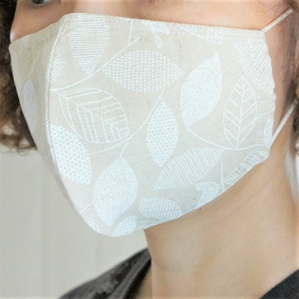 肌にやさしい日本製素材使用　コットンリネン×リネンガーゼの立体布マスク　肌になじむベージュカラー 5枚目の画像