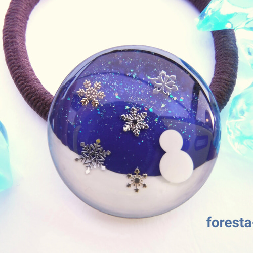 雪の結晶と雪だるま☆冬の星空ヘアゴム・宇宙レジン ヘアゴム foresta