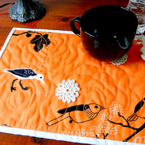 ランチョンマット：鳥inオレンジ：IKEA布 ランチョンマット momonmo