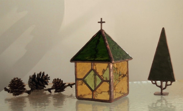 [給教堂[Ⅱ] &lt;琥珀＆綠色&gt;：燭台彩繪玻璃 第2張的照片