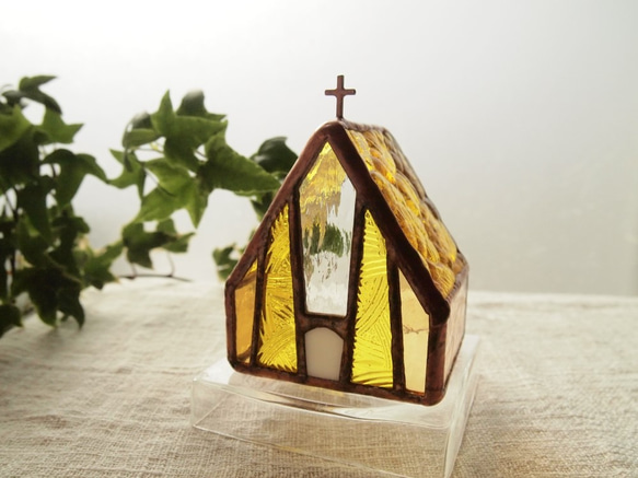 “教堂含羞草節”含羞草燭台彩繪玻璃 第1張的照片