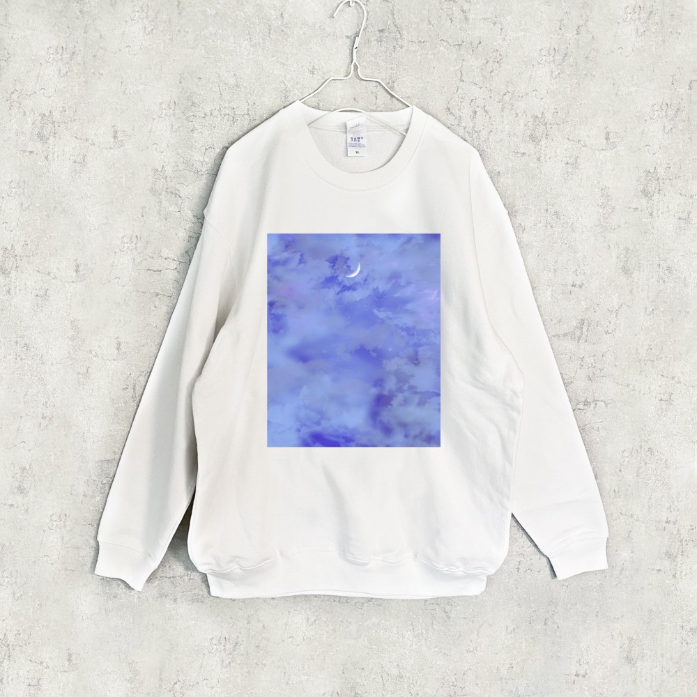 薄群青の空と三日月 クルーネックスウェット