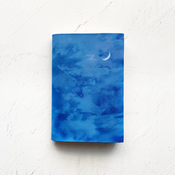 Light Ultramarine Sky and Crescent Moon Book Cover/Technical Cov 第1張的照片