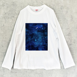 濃藍の夜空と三日月 ロングTシャツ / ロンT カットソー 2枚目の画像