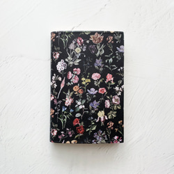 FLORAL FLOWER ブラック ブックカバー・手帳カバー（A6）ほぼ日手帳カバー 文庫本 花 花柄 1枚目の画像