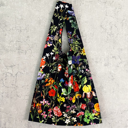 蝶々が飛び回るカラフルな花柄・ブラック エコバッグ マルシェバッグ / 花 花柄 トートバッグ 2枚目の画像