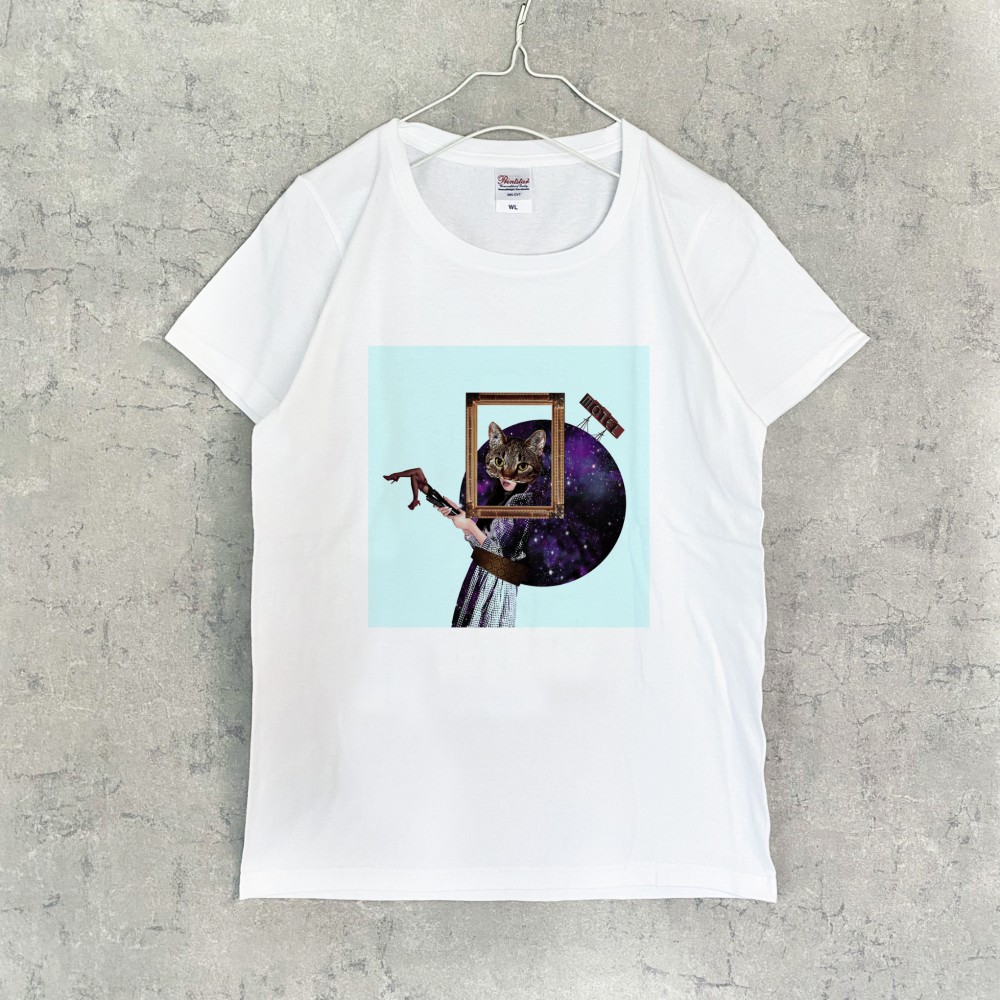 猫の仮面を被った女の子 コラージュTシャツ（women） Tシャツ LALA