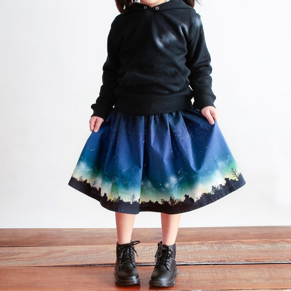 子供服 夜空を着飾る 流星柄 ギャザースカート 1枚目の画像