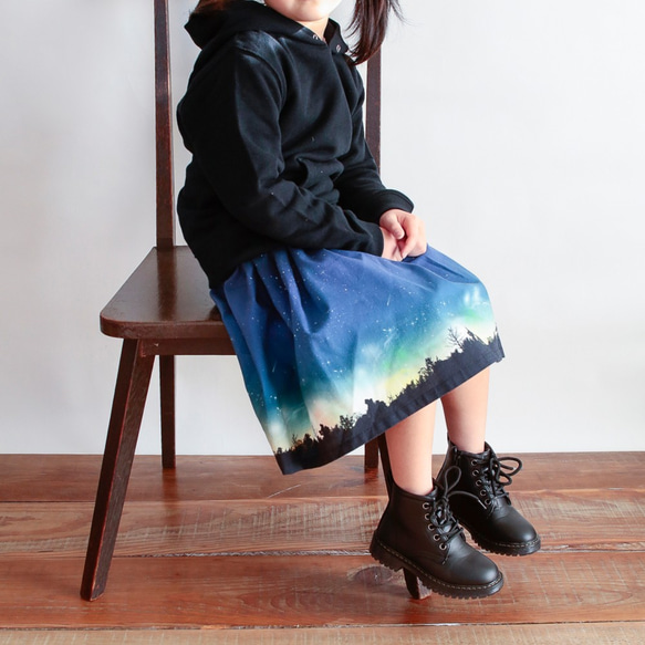 子供服 夜空を着飾る 流星柄 ギャザースカート 5枚目の画像