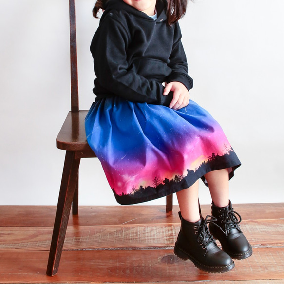子供服 夜空を着飾る 流星sunset柄 ギャザースカート 3枚目の画像