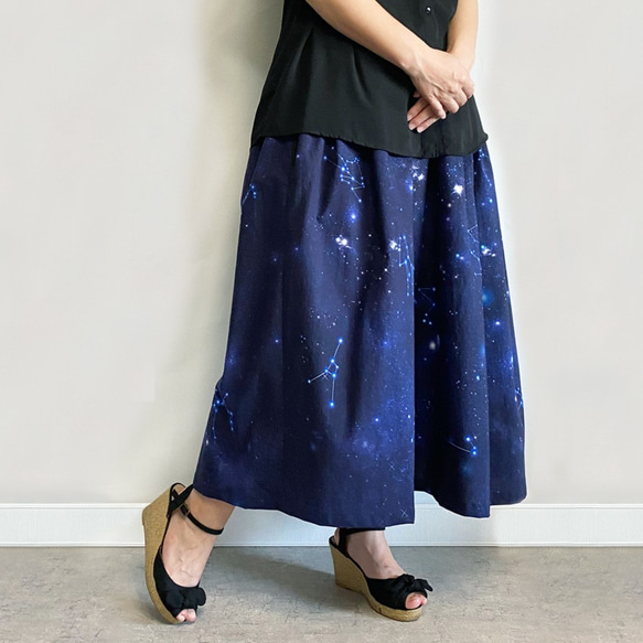 【初売り】 サラリと着れる 12星座を纏うギャザースカート / 星 夜空 星空 スカート