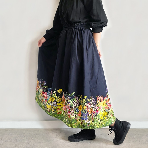 限定ロングスカート・花の楽園 ボタニカル柄(ブラック) ギャザースカート 10枚目の画像