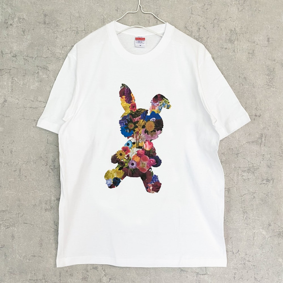 FLOWER RABBIT Tシャツ（men&women） 花 うさぎ ウサギ コラージュ 1枚目の画像