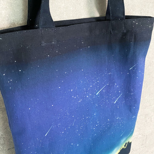 (手づくり)\"星降る夜に\"夜空のトートバッグアップリケパッチワーク切り絵 手づくり)