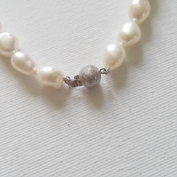 Fancy freshwater baroque pearl necklace with silver beads 第4張的照片