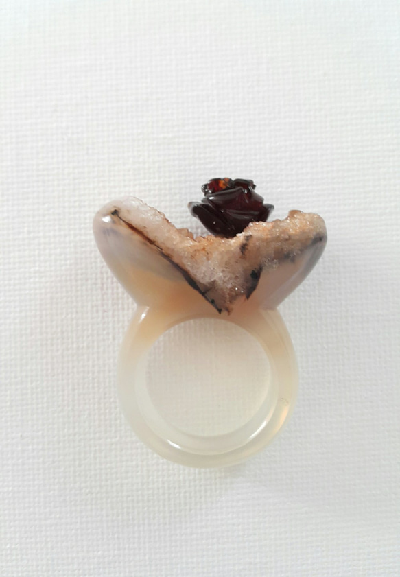 Rock & Rose ~ raw agate ring with ox horn crafted rose 第3張的照片