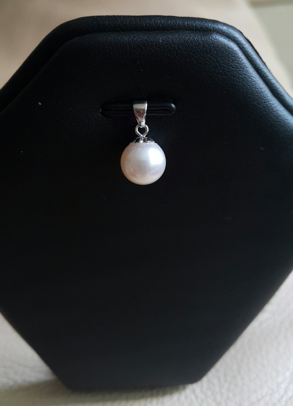 8mm akoya pearl with 18k white gold clasp, good luster 第2張的照片
