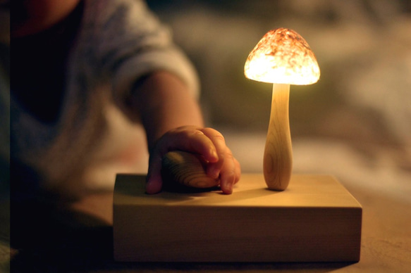 蘑菇小夜燈 | 木質燈飾 互動式夜燈 第1張的照片