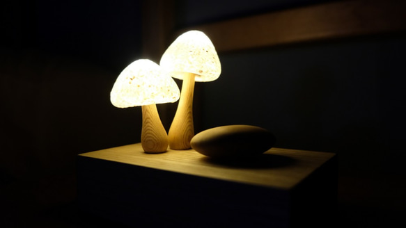 蘑菇姐妹小夜燈 ｜木質燈飾 互動式夜燈 第6張的照片