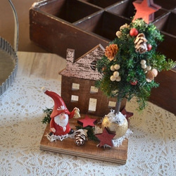 聖誕老人小房子裡的聖誕樹 第6張的照片