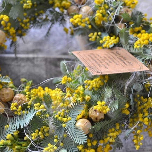ミモザとセンダンの実wreath リース cosy 通販 3551240｜Creema(クリーマ)