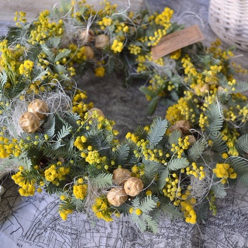 ミモザとセンダンの実wreath リース cosy 通販 3551240｜Creema(クリーマ)