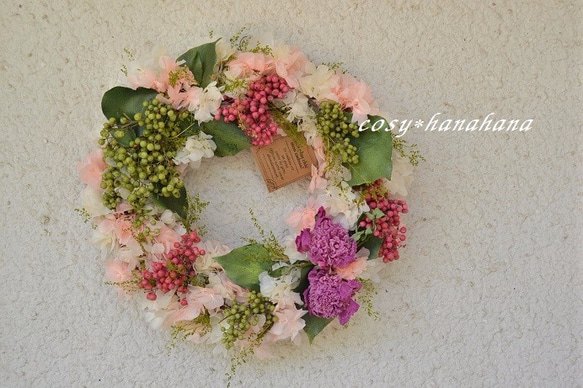 芍薬とペッパーベリーのwreath 1枚目の画像