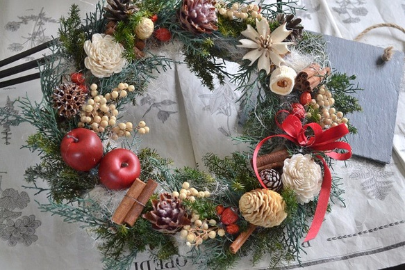 木の実のクリスマスwreath 2枚目の画像