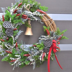 トウガラシとハスの実wreath 5枚目の画像