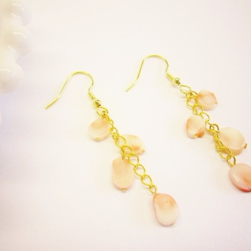 ひらひら花びらサンゴ ピアス／イヤリング ピアス（フック