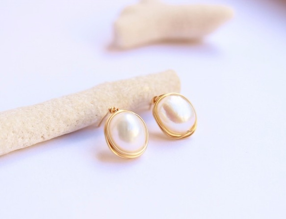 White　Pearl　Big　Wire　ピアス／イヤリング 1枚目の画像