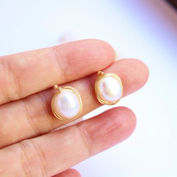 White　Pearl　Big　Wire　ピアス／イヤリング 3枚目の画像