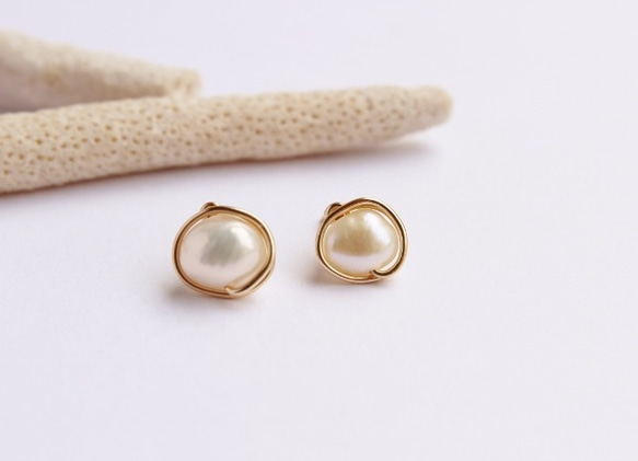 White　Pearl　Wire　ピアス／イヤリング 1枚目の画像