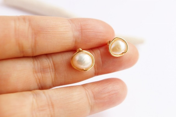 White　Pearl　Wire　ピアス／イヤリング 2枚目の画像