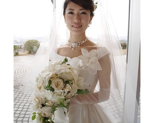 花嫁様におすすめ！シンプル＆上品なホワイトロングベール 楽天市場】ウエディングベール 即納！楽天ランキング連続1位