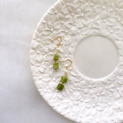 【若桑】【菓子舖】白玉抹茶凍。天然珍珠。抹茶綠天然石耳環。 第1張的照片