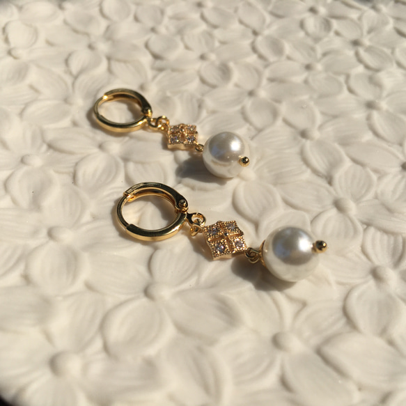 【若桑】《第凡內早餐》白色珍珠鋯石耳環。進口鍍金法式耳鉤。可改耳夾。 第1張的照片