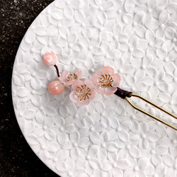 【ルオサン】ハンメイ。梅の花のヘアピン。手作りの日本の樹脂の花飾り。 12シーズン。 1月の梅の花。 8枚目の画像