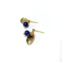 【若桑】【小藍莓】藍莓耳環。貝殼珍珠。鍍18k金耳環/耳釘/耳鉤/可改耳夾 第2張的照片