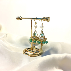 【浮空】夢之島。手工編織古董珠。水晶吊燈。浮誇風格手作耳環。 第3張的照片