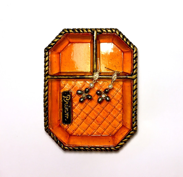 【ルオサン】「黒あじさい」天然真珠ジルコンのピアス。アメリカから輸入した金メッキのイヤーフック。イヤークリップは交換可能です。 4枚目の画像