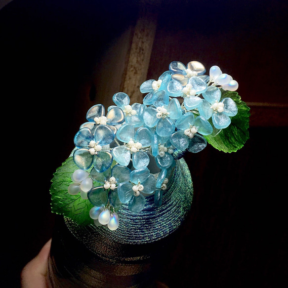 【若桑】《夏。無盡》。藍色繡球花。Hydrangeas 。紫陽花。手繪樹脂。手工編織花朵髮簪。Hairpin。 第2張的照片