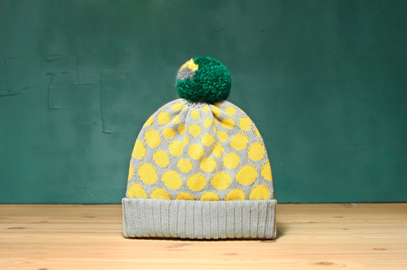 Gradient Dots Detachable PomPom Beanie Hat 1枚目の画像