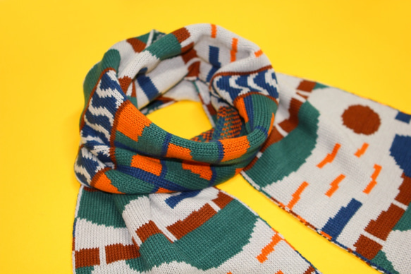 Rocky Yard Grey Knitted Scarf | Warm Winter Gift 2枚目の画像