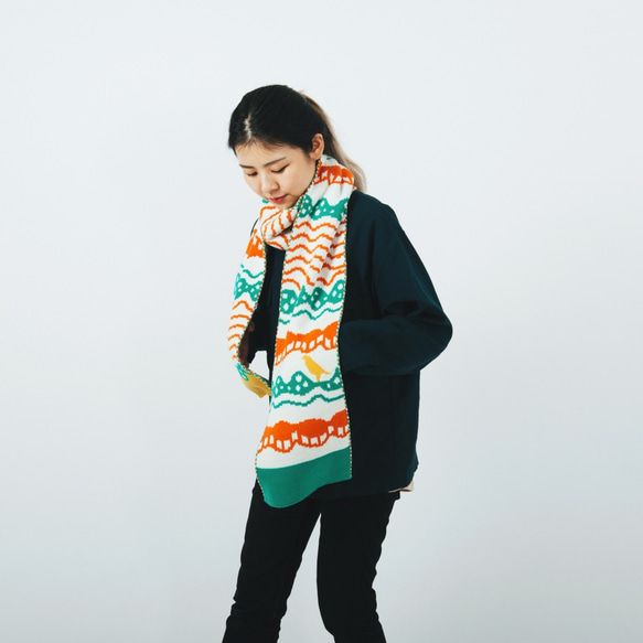 Wave White Jacquard Knitted Scarf | Yu Square x inBlooom 2枚目の画像