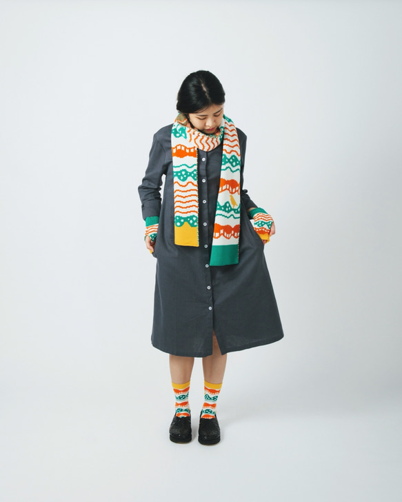 Wave White Jacquard Knitted Scarf | Yu Square x inBlooom 3枚目の画像