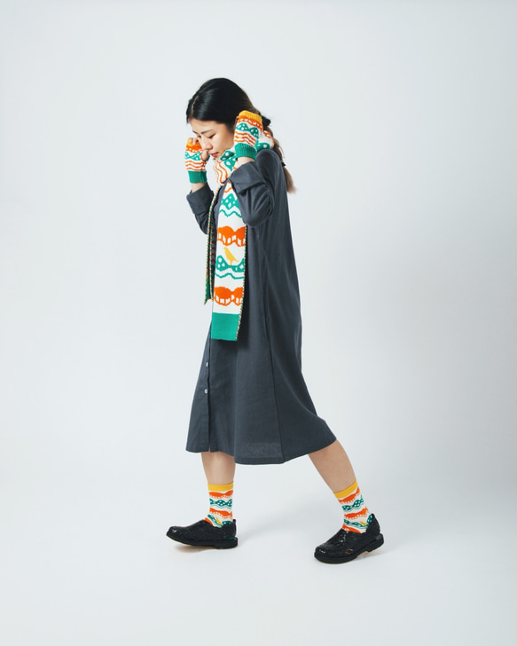 Wave White Jacquard Knitted Scarf | Yu Square x inBlooom 6枚目の画像